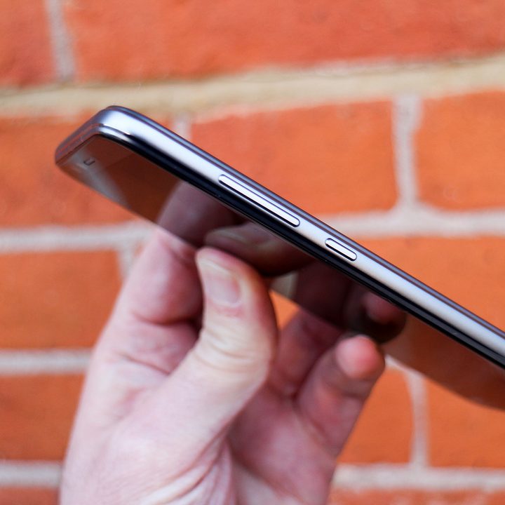 Honor 9 Lite review volume rocker