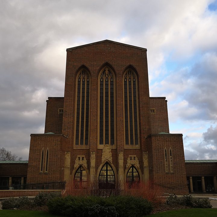 Honor View 10 vs. Oneplus 5T camera shootout cathedral front honor