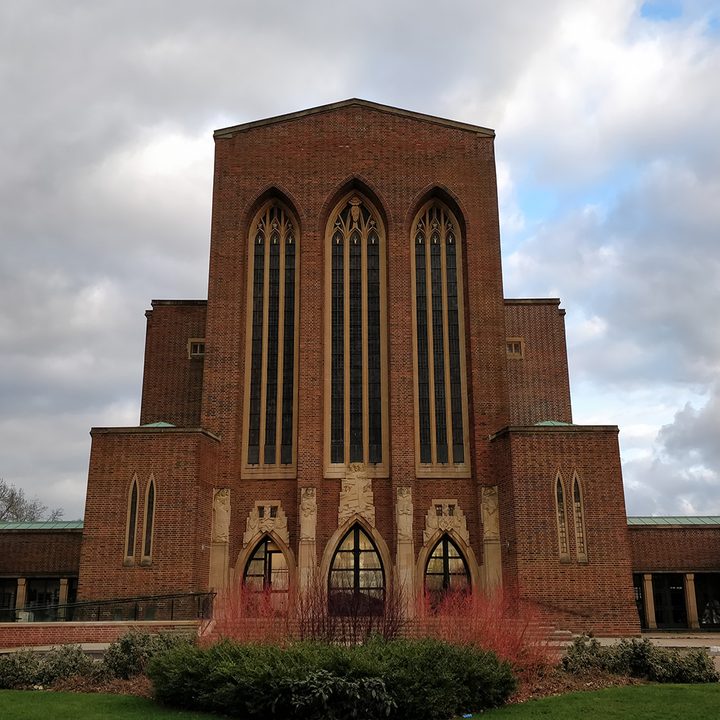 Honor View 10 vs. Oneplus 5T camera shootout cathedral front oneplus