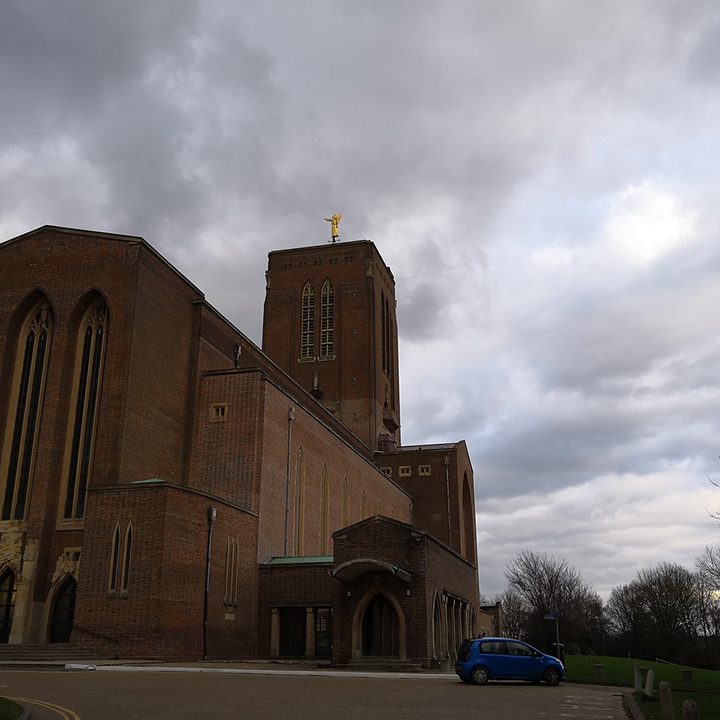 Honor View 10 vs. Oneplus 5T camera shootout cathedral side honor