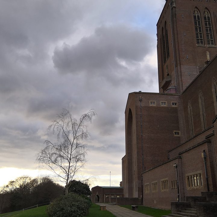 Honor View 10 vs. Oneplus 5T camera shootout cathedral sunset honor