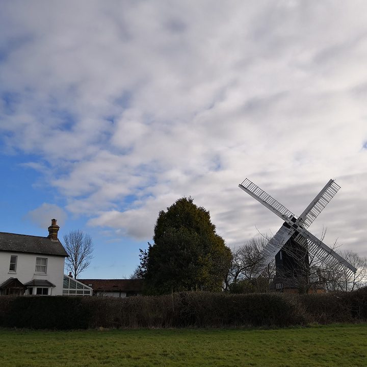 Honor View 10 vs. Oneplus 5T camera shootout windmill honor