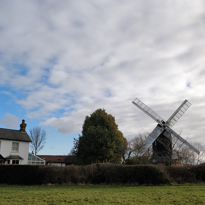 Honor View 10 vs. Oneplus 5T camera shootout windmill oneplus