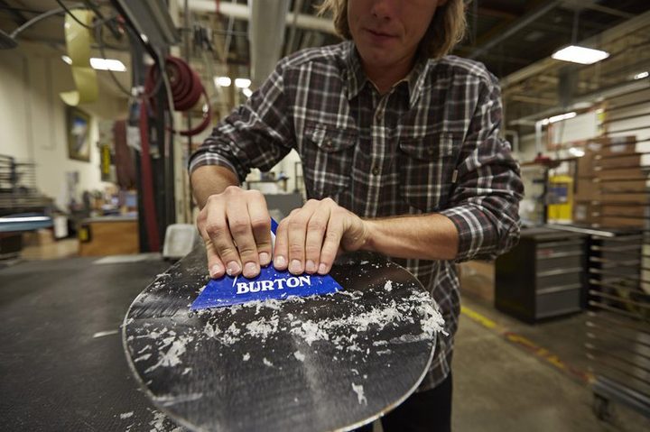 how to wax a snowboard scrape