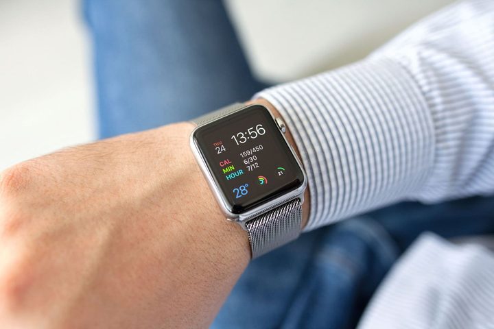 Wear OS vs. Apple Watch
