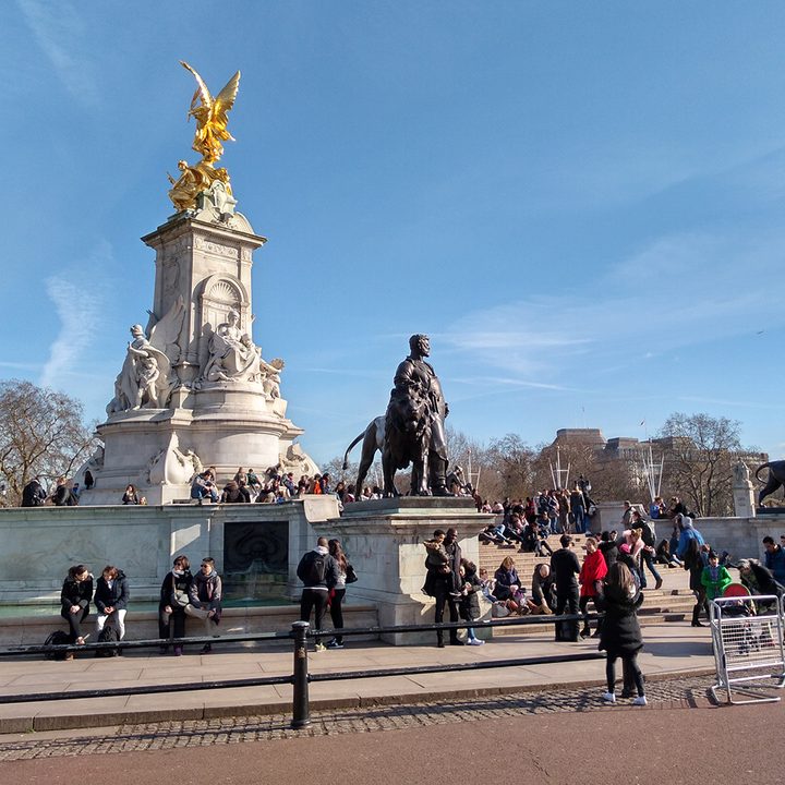 camera comparison Queen Victoria Memorial Blackberry Motion