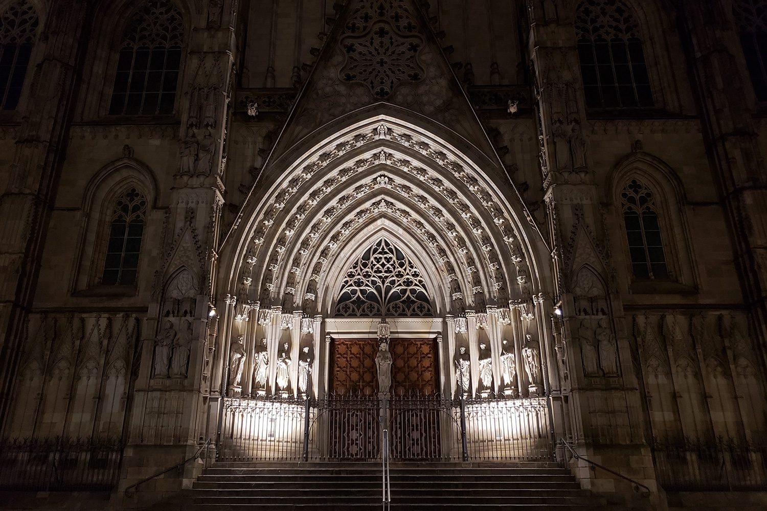 galaxy s9 camera test barcelona cathedral front