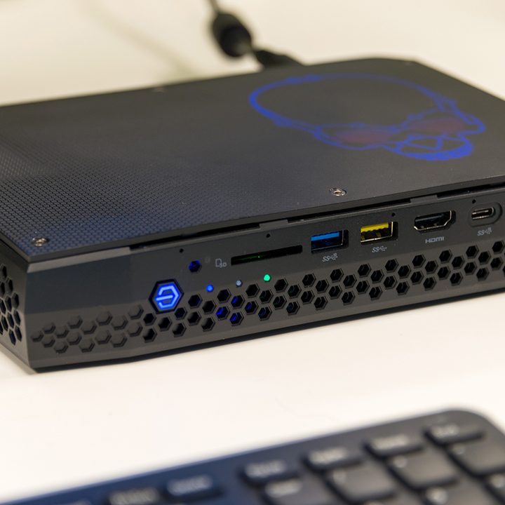 intel hades canyon nuc8i7hvk review nuc angle