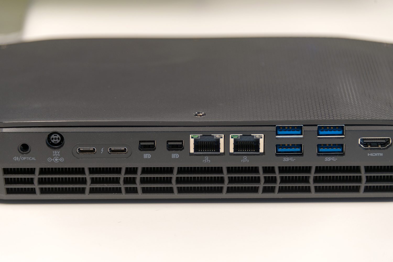 Large Hade Intel Hades Canyon NUC8i7HVK - Digital Trends
