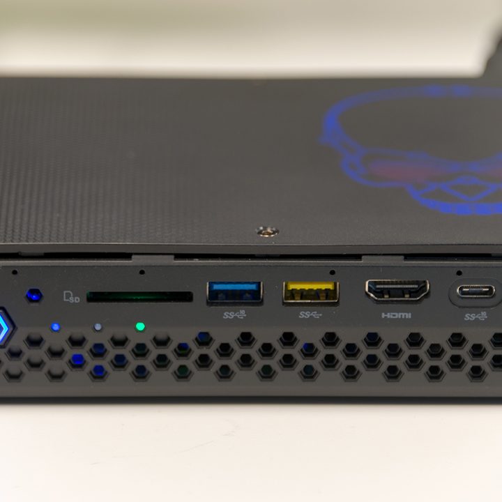 intel hades canyon nuc8i7hvk review nuc front ports