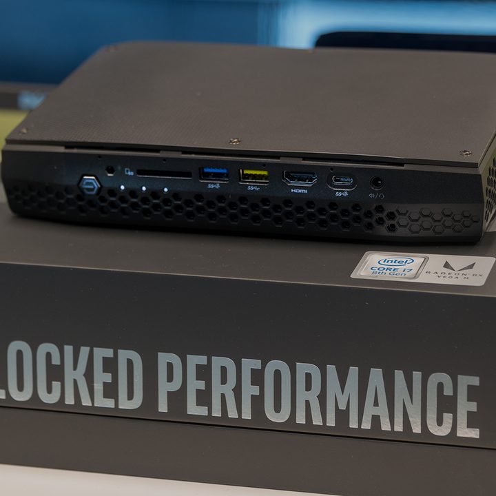 intel hades canyon nuc8i7hvk review nuc texture box