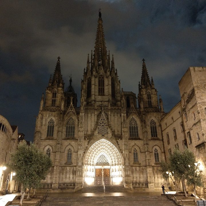low light camera comparison Barcelona Cathedral HTC U11