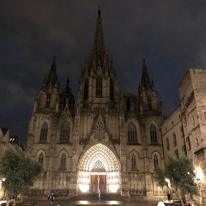 low light camera comparison Barcelona Cathedral iPhone X