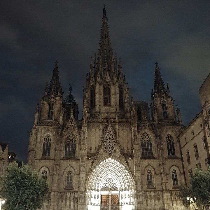 low light camera comparison Barcelona Cathedral LG V30