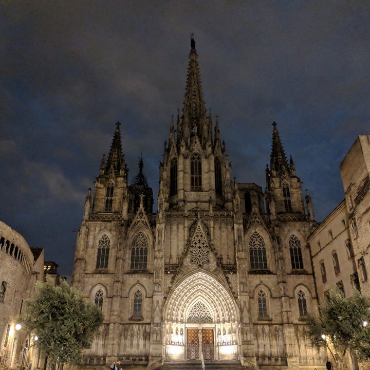 low light camera comparison Barcelona Cathedral Pixel 2 XL