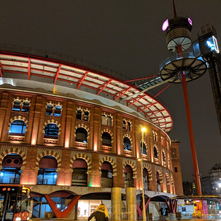 low light camera comparison Las Arenas Pixel 2 XL