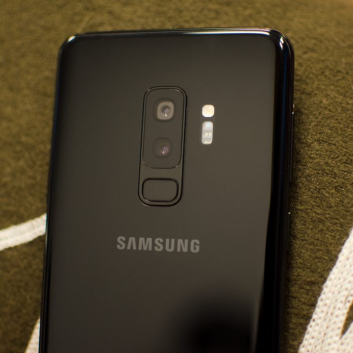 samsung galaxy s9 plus review back logo
