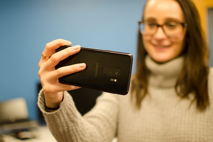 samsung galaxy s9 plus review taking photo