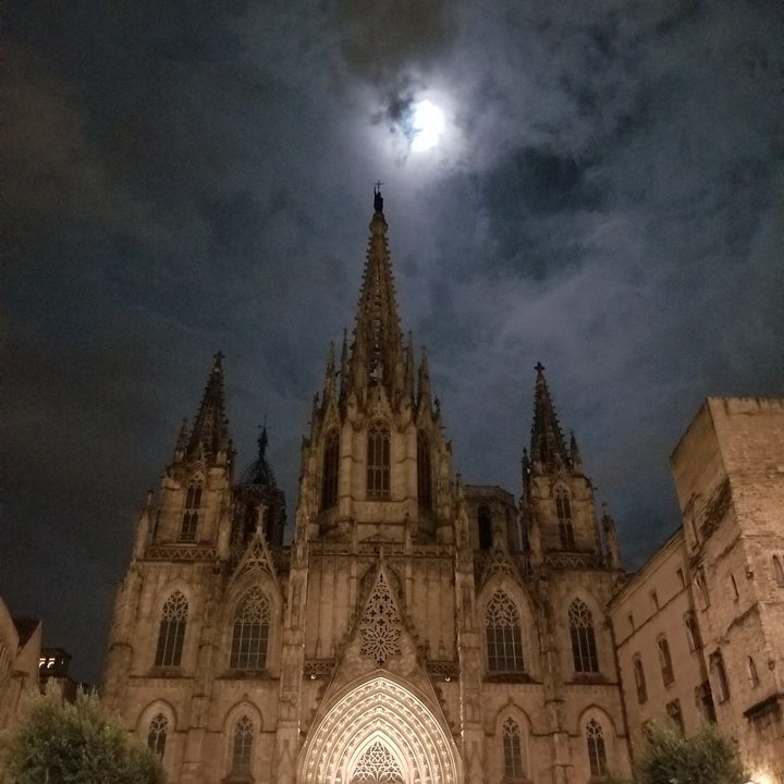 samsung galaxy s9 plus vs s8 note 8 s7 edge camera shootout barcelona cathedral