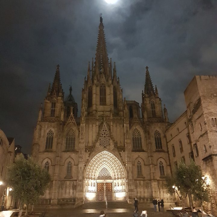 samsung galaxy s9 plus vs s8 note 8 s7 edge camera shootout barcelona cathedral