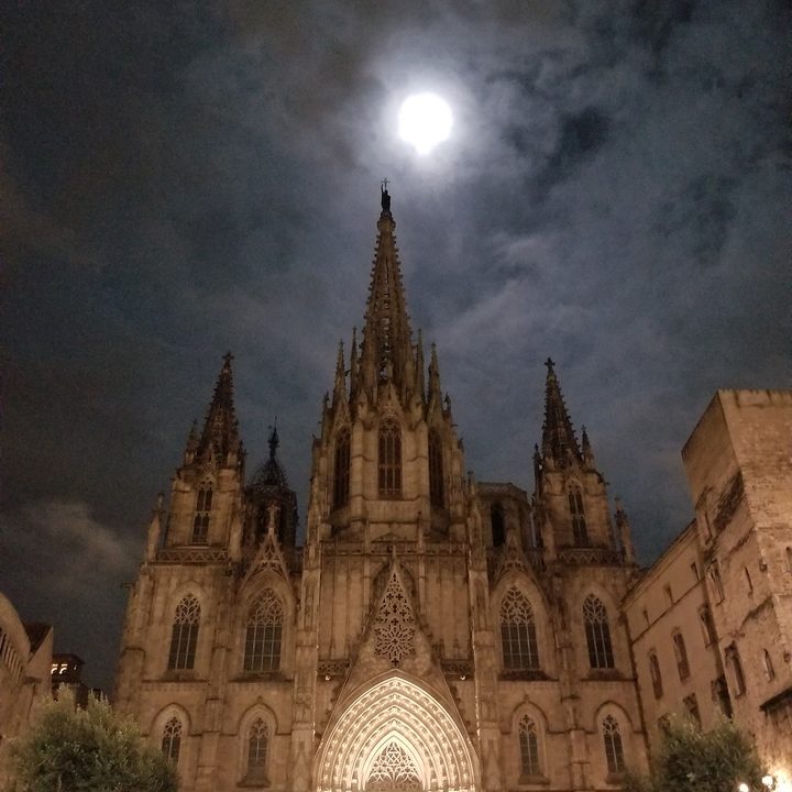 samsung galaxy s9 plus vs s8 note 8 s7 edge camera shootout barcelona cathedral