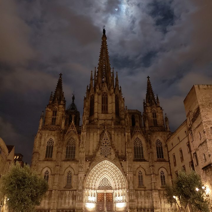 samsung galaxy s9 plus vs s8 note 8 s7 edge camera shootout barcelona cathedral