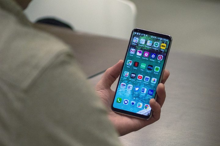 LG V30