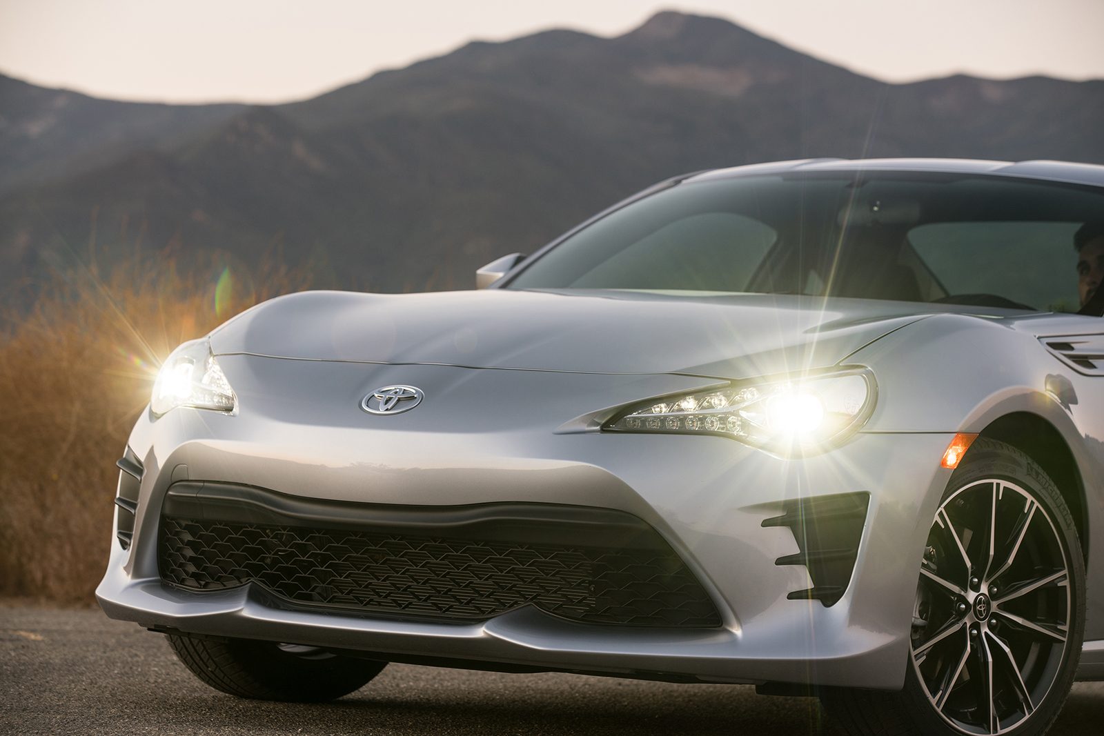 toyota and subaru reboot 86 sports coupe for second generation 2018  43