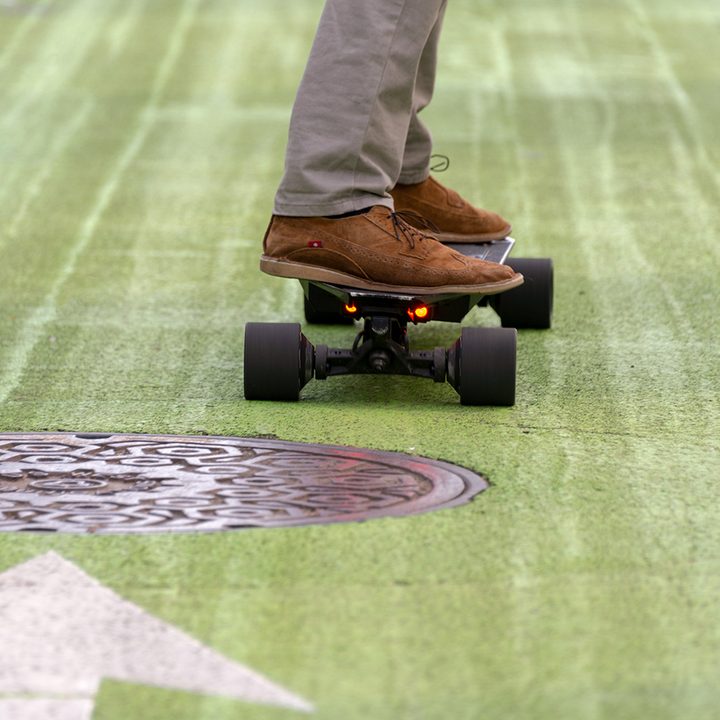acton blink qu4tro review qu4dro eskateboard green leds