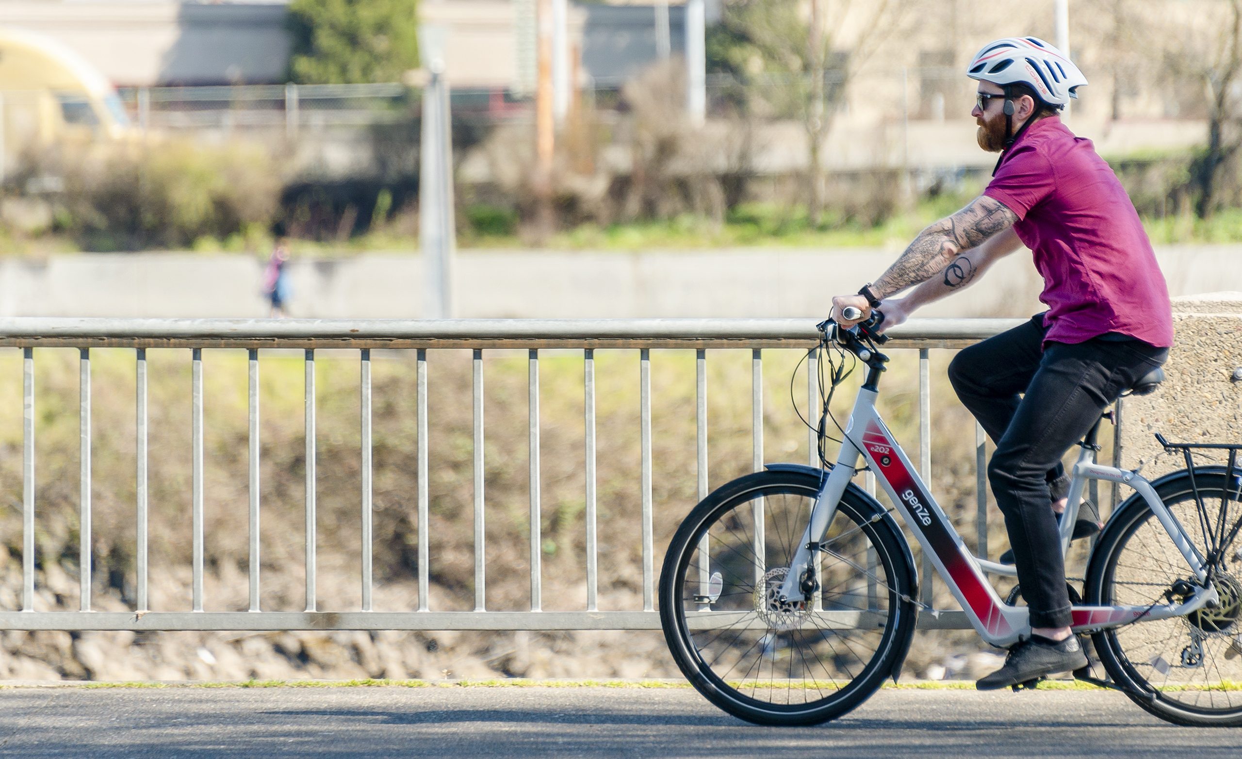 GenZe ebike 200 Series Review | Hero shot of bike on the sidewalk