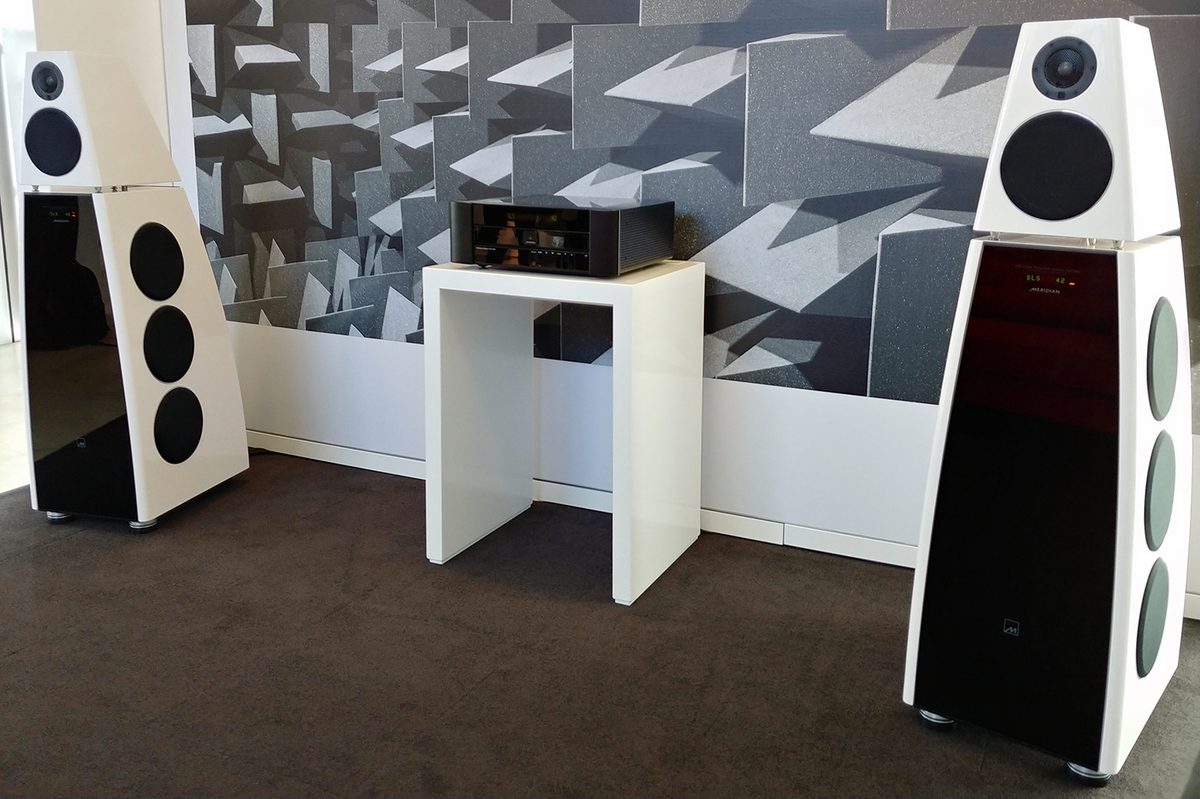 Meridan-Audio-Special-Edition-DSP8000-side