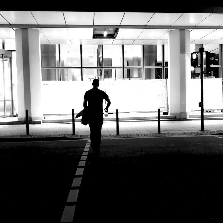 monochrome photography tips p20 pro street cross impact