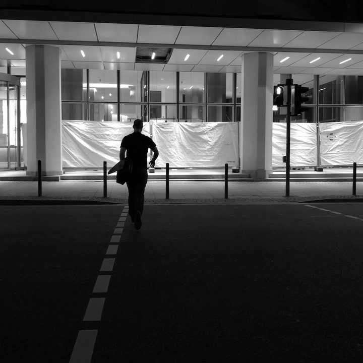 monochrome photography tips p20 pro street cross original