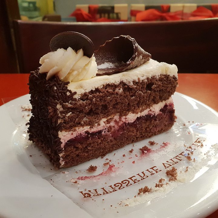 photo shootout p20 pro galaxy s9 iphone x pixel 2 gateaux