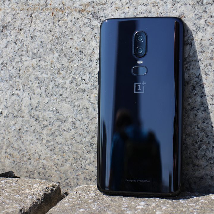 oneplus 6 review hands on against wall