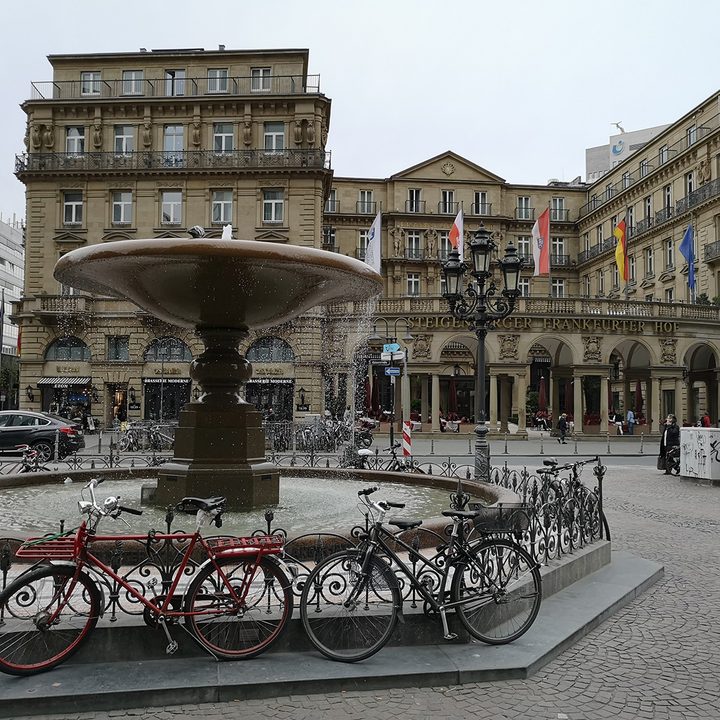 photo shootout p20 pro galaxy s9 iphone x pixel 2 fountain