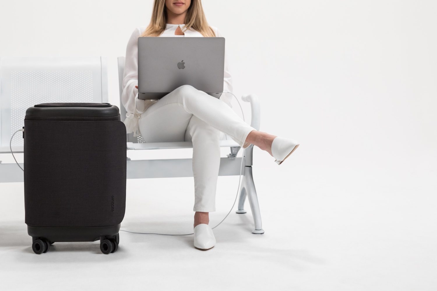 incase proconnected 4 wheel hubless roller smart luggage blends high design with large capacity battery lifestyle 0162
