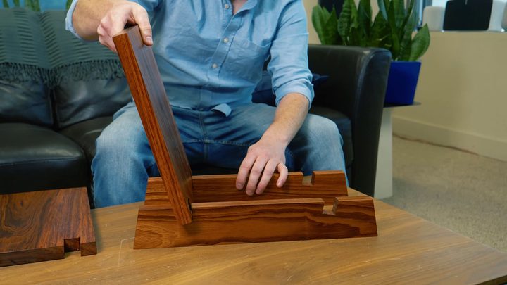 Vinyl Stand Jigsaw Assembly