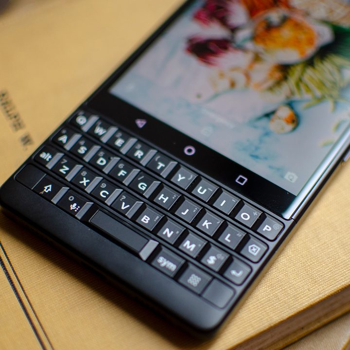 blackberry key2 keyboard close