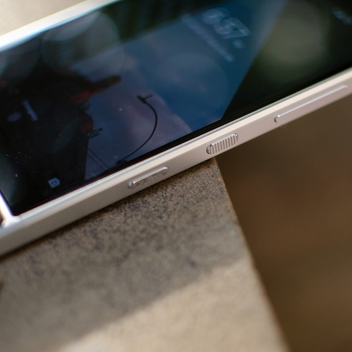 blackberry key2 right buttons