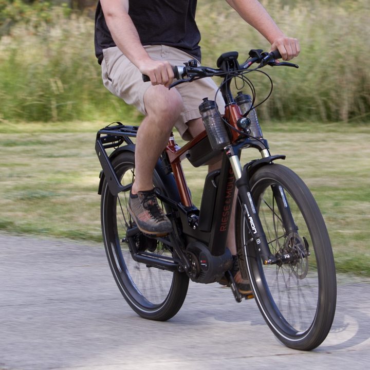 Riese & Muller Delite nuvinci riding front