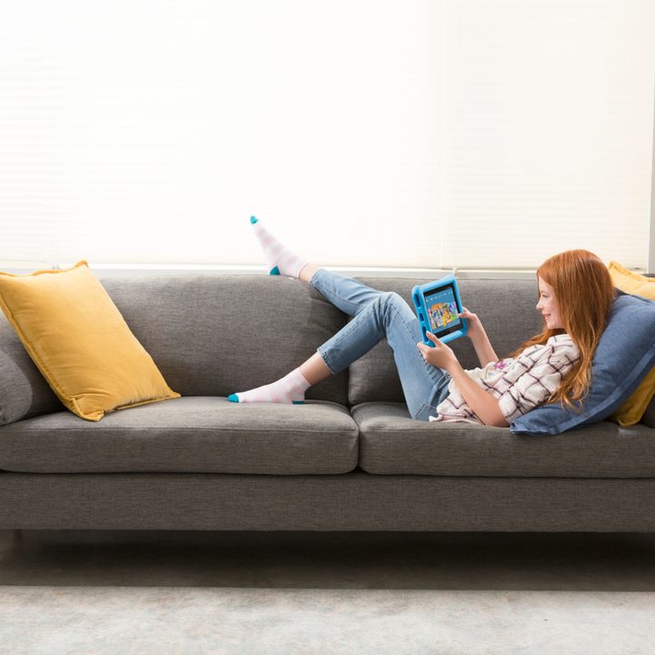 amazon show mode charging dock and fire hd 10 kids edition couch