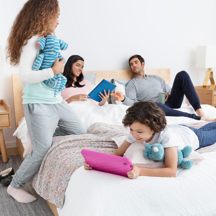 amazon show mode charging dock and fire hd 10 kids edition family