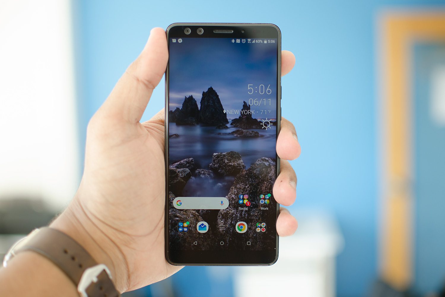 htc u12 plus in hand