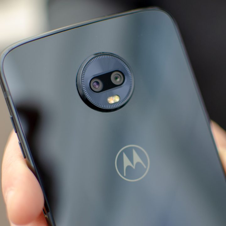 moto z3 play lens top half