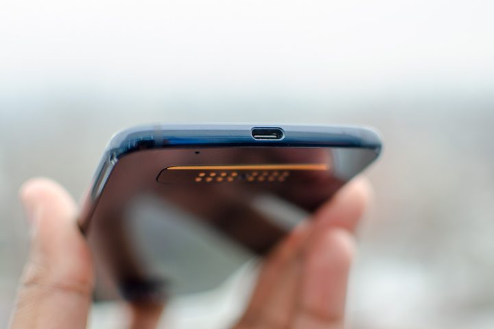 moto z3 play usb c port