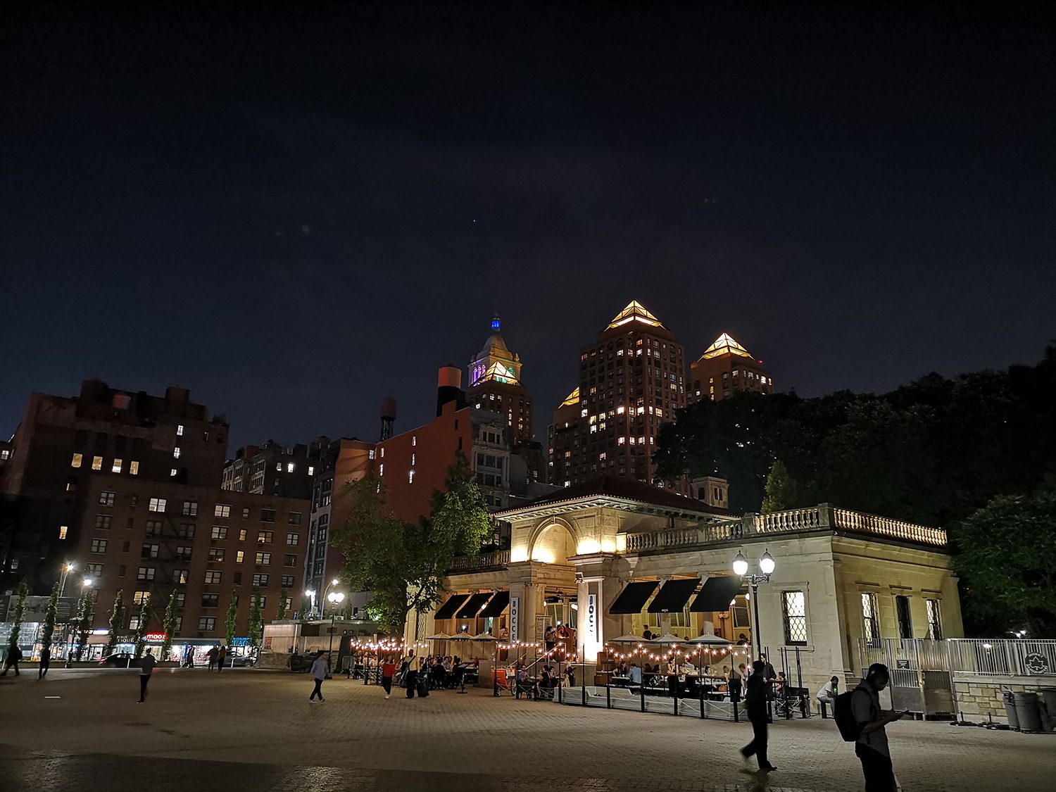 porsche design huawei mate rs camera sample night skyline