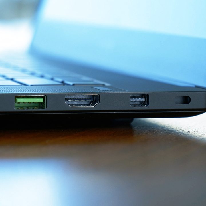 Razer Blade (2018) right ports
