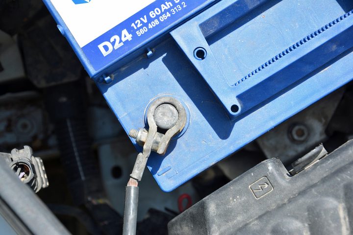 how to change a car battery