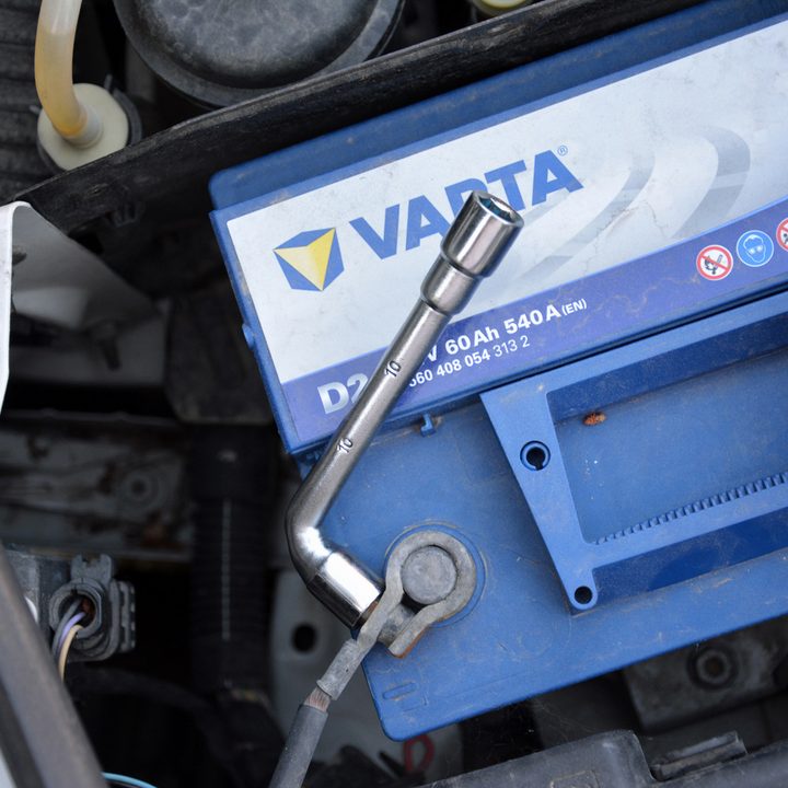 how to change a car battery
